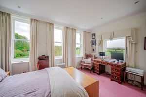 Principal bedroom- click for photo gallery